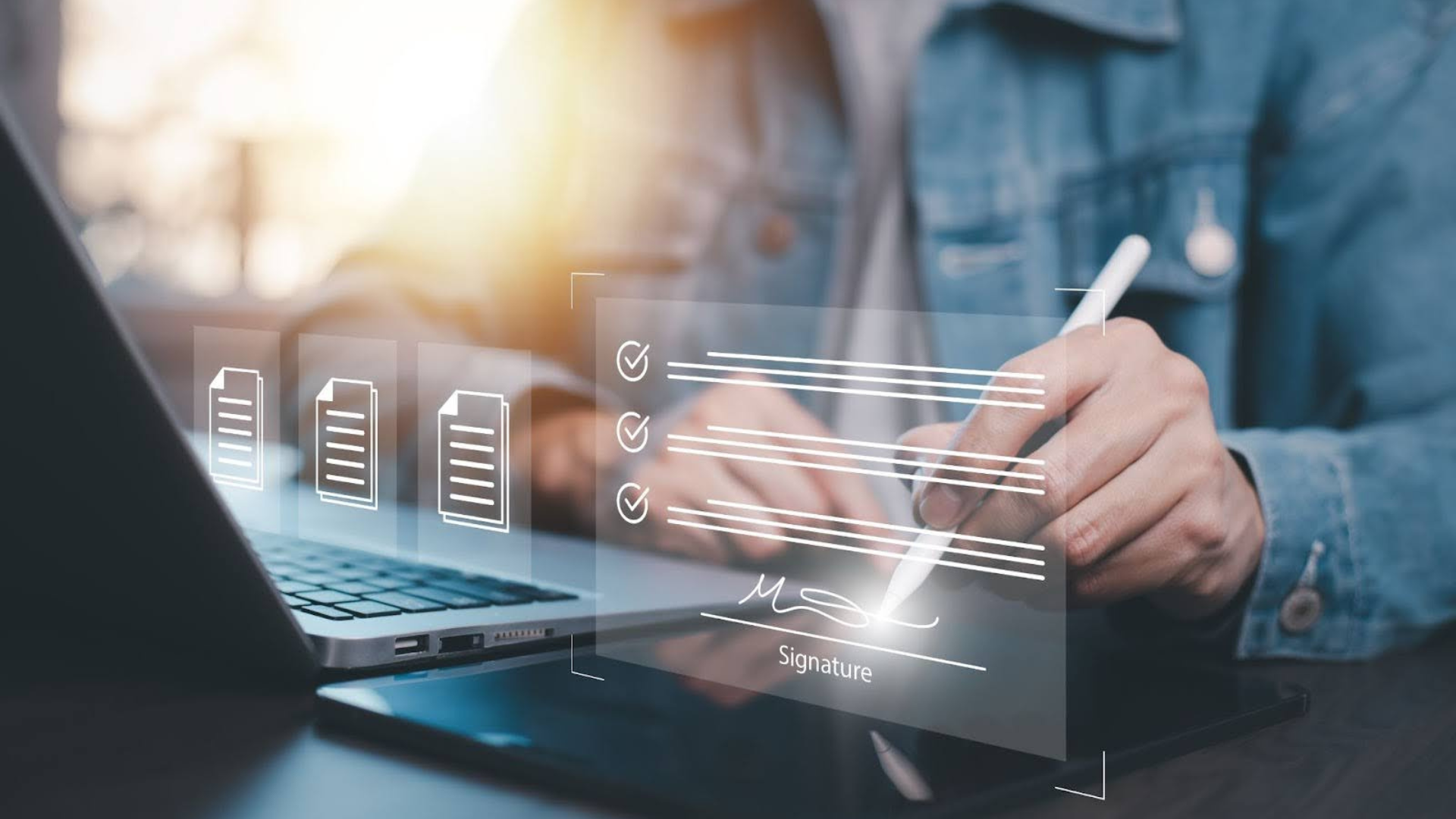 haende-computer-digitale-unterschrift-signieren_rs