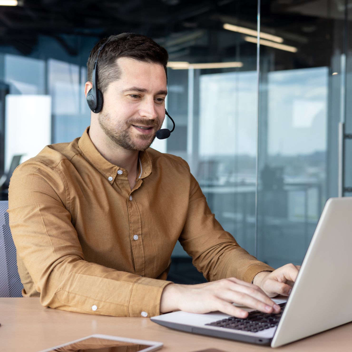 mann-laptop-headset_header