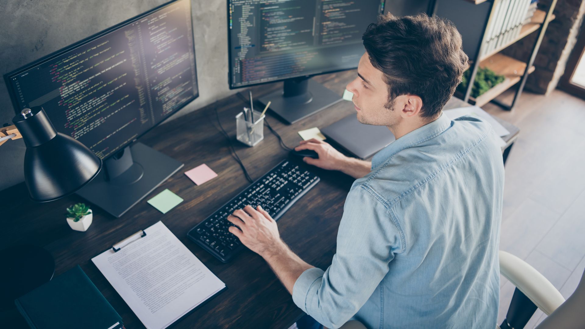 mann_am_computer_bescheiden_rs