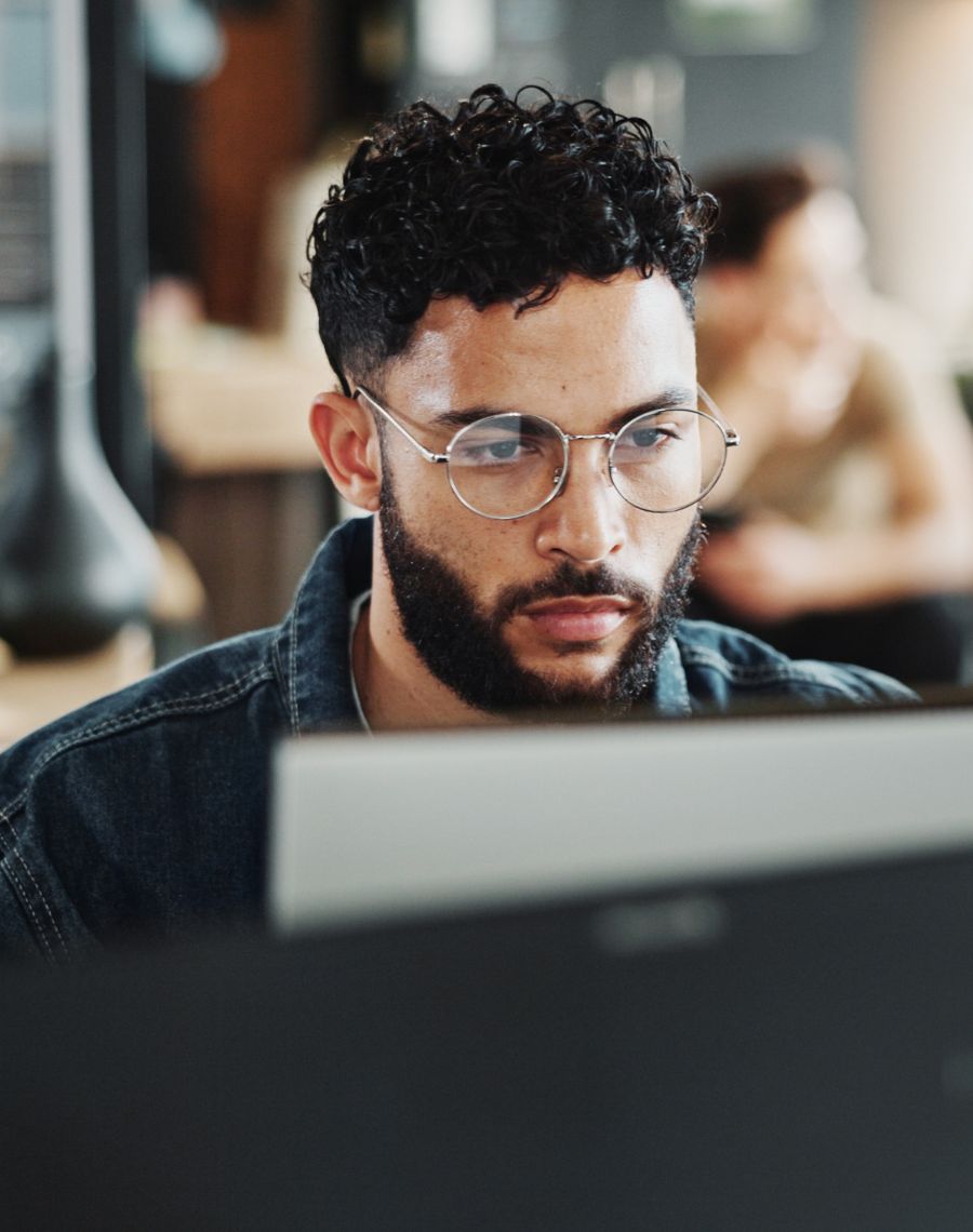 mann_computer_arbeiten_rs
