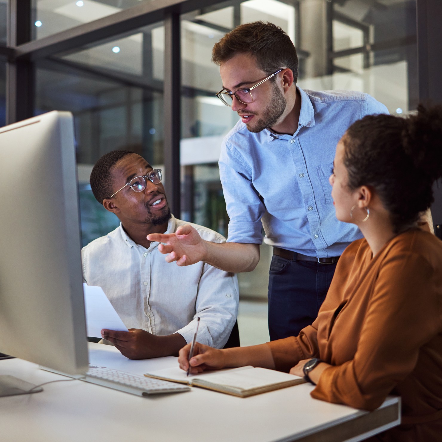 team-computer-besprechung-abend_header_jpg